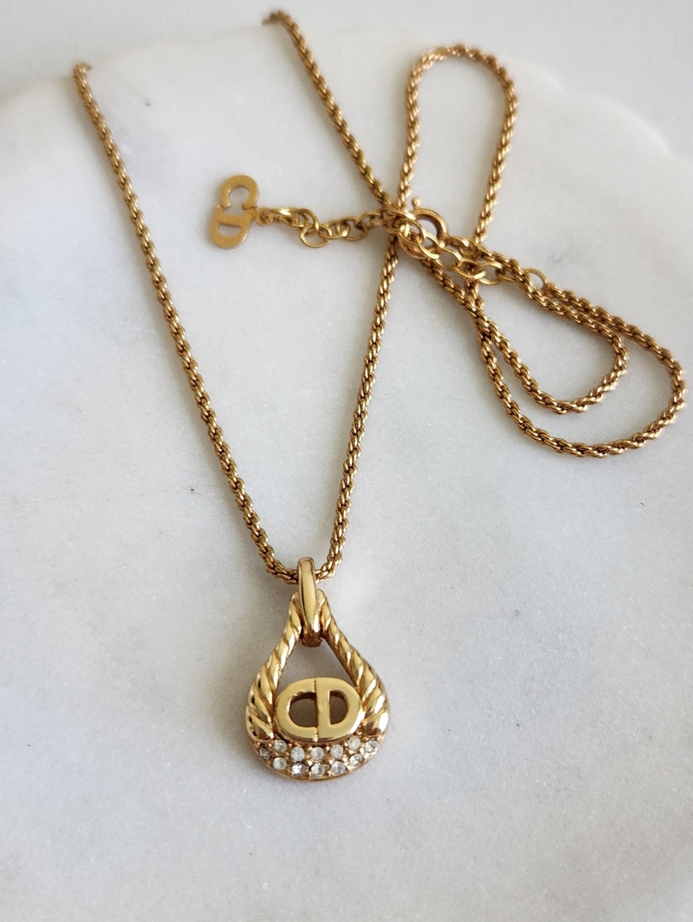 Christian Dior CD Logo Gold Plated Teardrop Pendant Necklace Crystal Accents - Picture 6 of 6